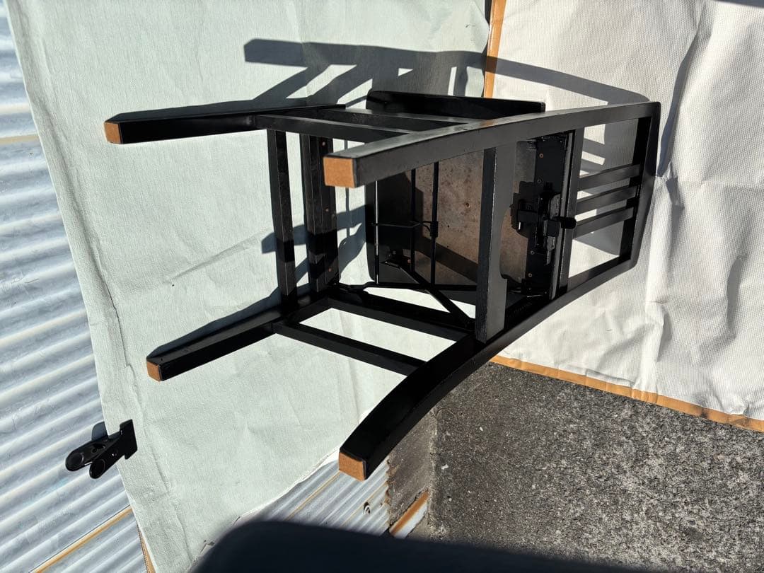 背もたれ付ピアノ椅子　足部フェルト付き　座面新品比較的きれい　スラットバック椅子