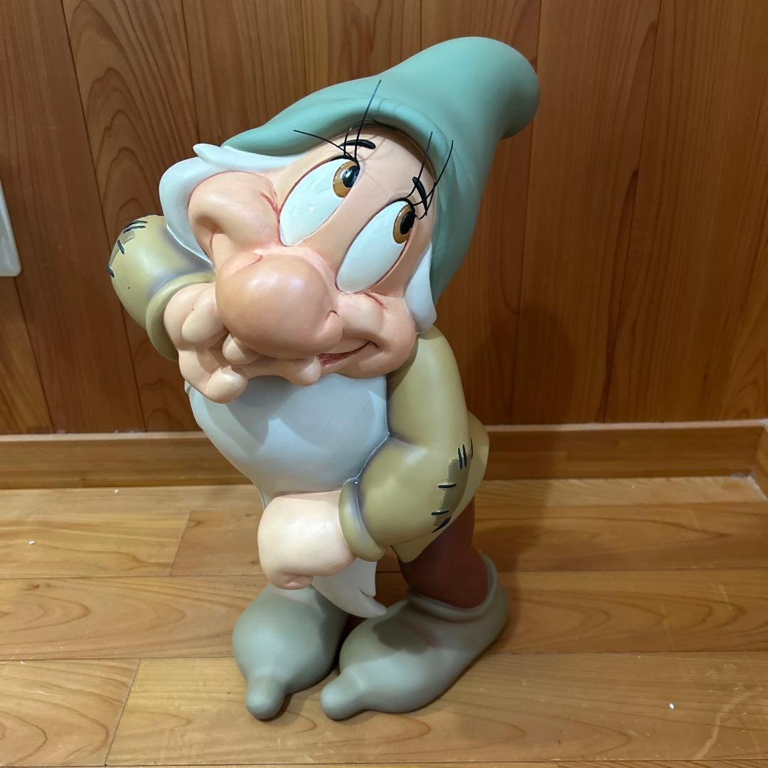 ディズニー　ビックフィギュア　白雪姫　てれすけ（バッシュフル）