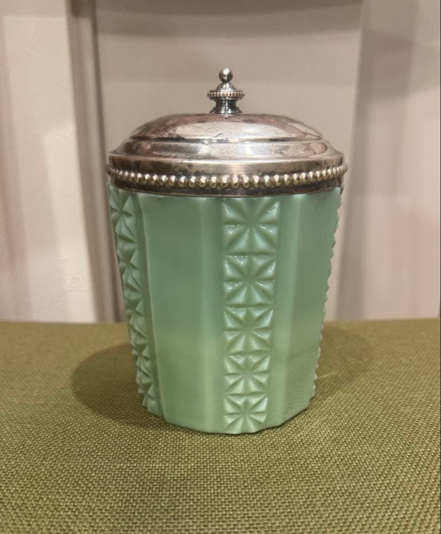 イギリスアンティーク ミントグリーンのガラス容器 金属製蓋付
