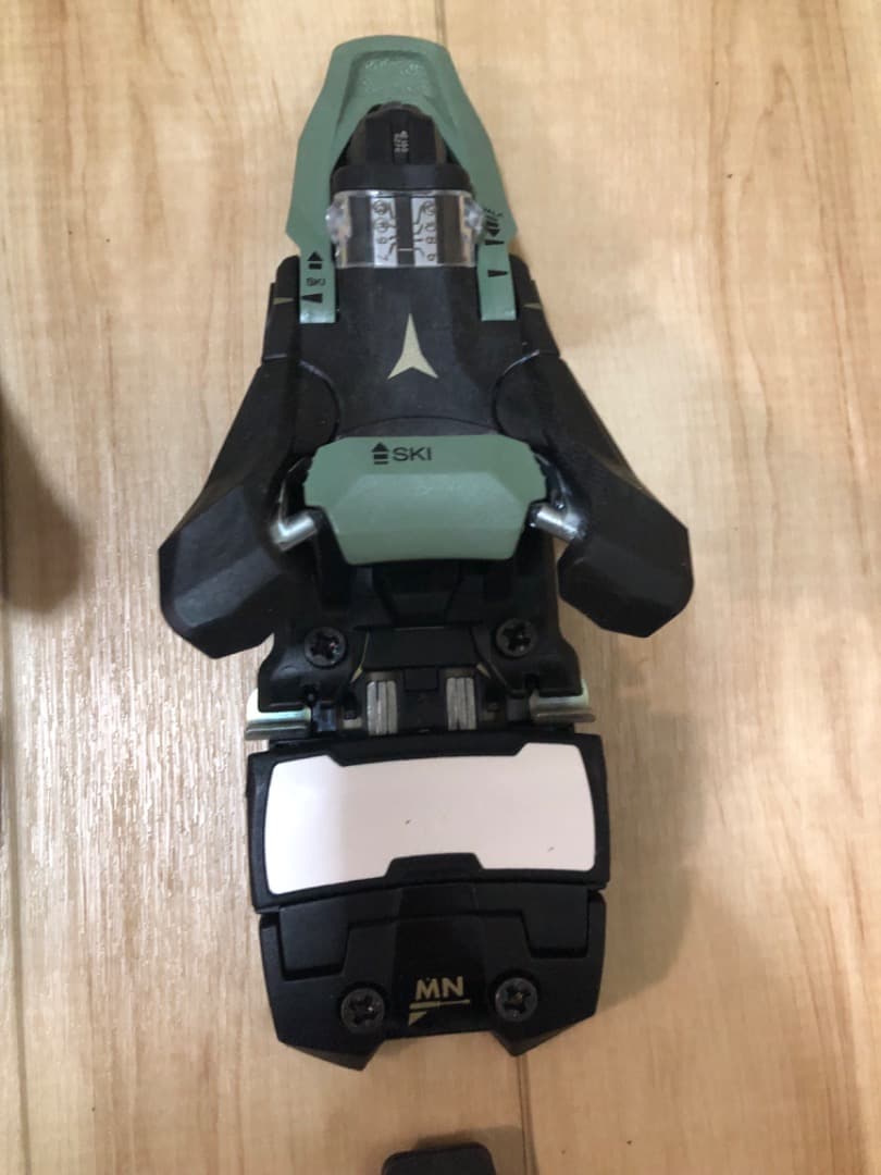 未使用品、送料無料 アトミック シフトビンディング 《2025》