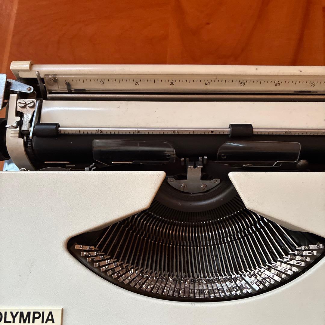 オリンピア　タイプライター トラベラー　Olympia Traveller☆