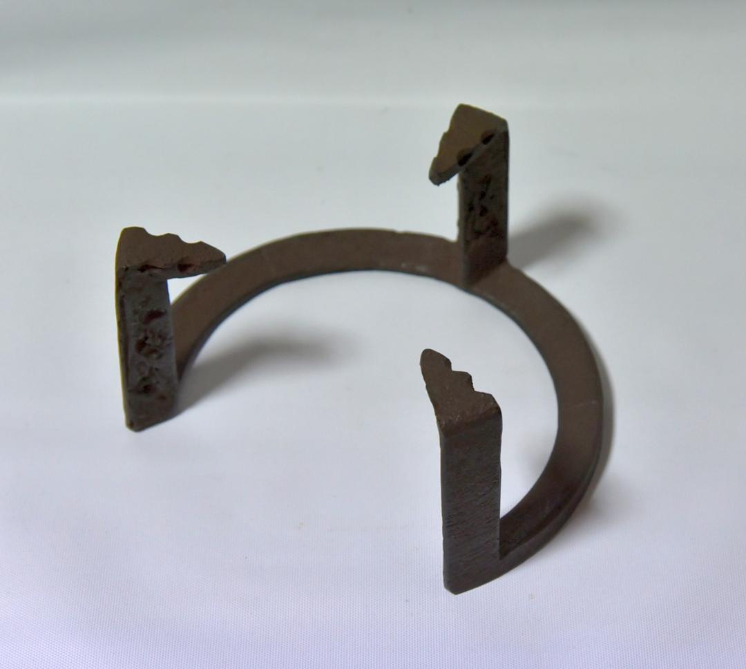 菊池正直造【極上品】　和鉄笹爪虫食い五徳（七寸）囲炉裏/共箱