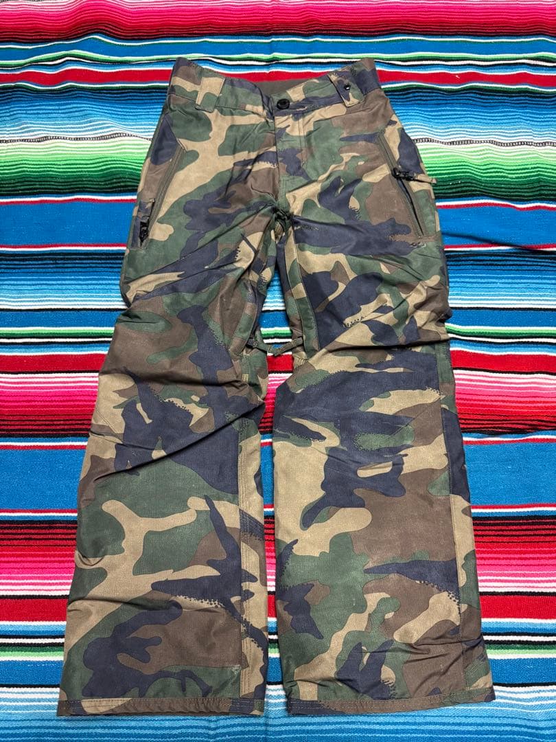 中古　thirtytwo 迷彩 スノーボードウェア XS サーティーツー　キッズ