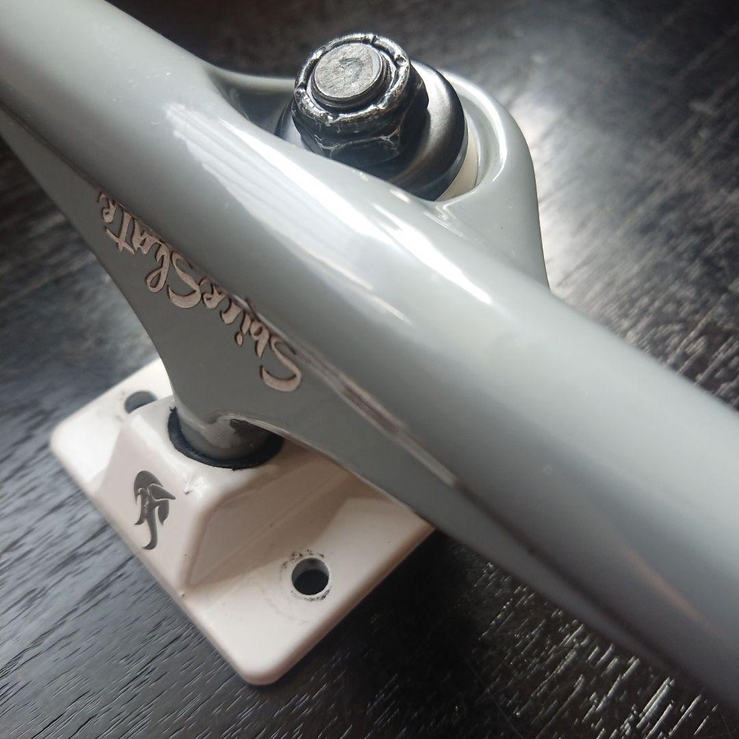 サーフスケートトラック