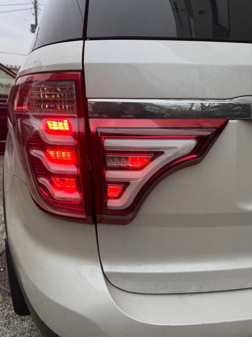 11-15y　フォードエクスプローラー用社外テールランプ