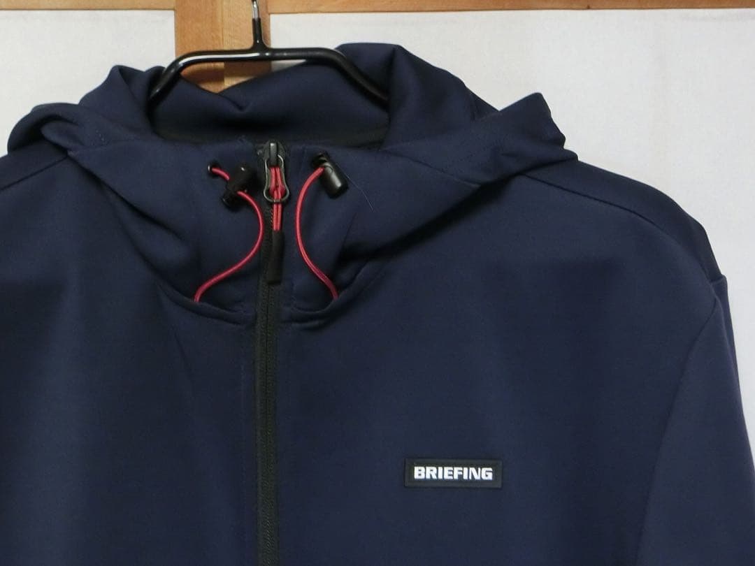 BRIEFING ブリーフィング　紺でバックに3Dロゴが付いた前開きパーカー L