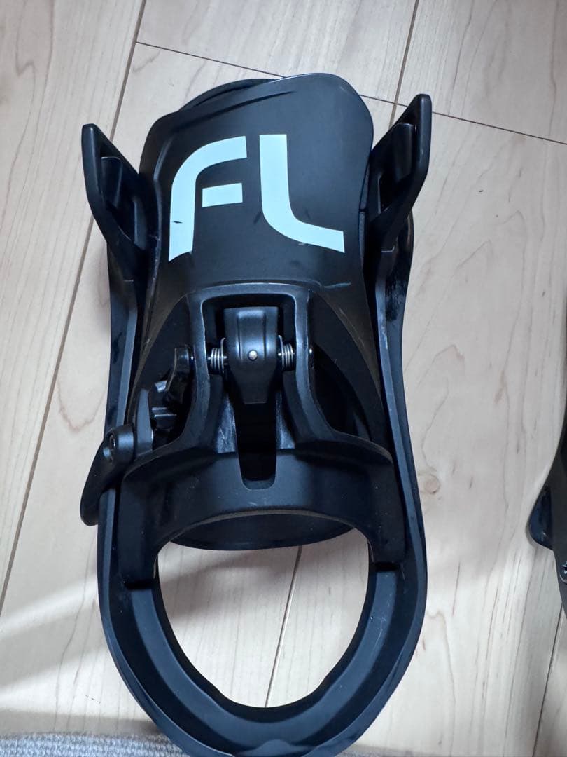 FLUXスノーボードビンディング ブラック