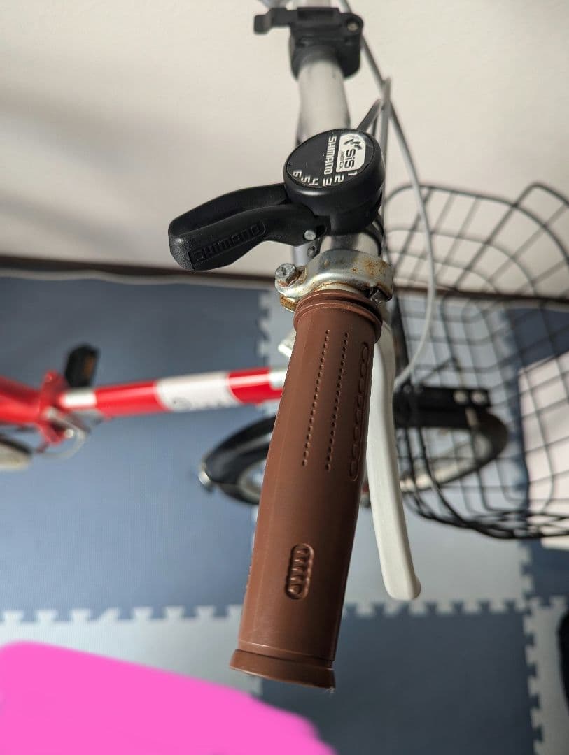 引き取り希望！ カゴ付き　赤色とデザインが可愛い　折りたたみ自転車　２０インチ