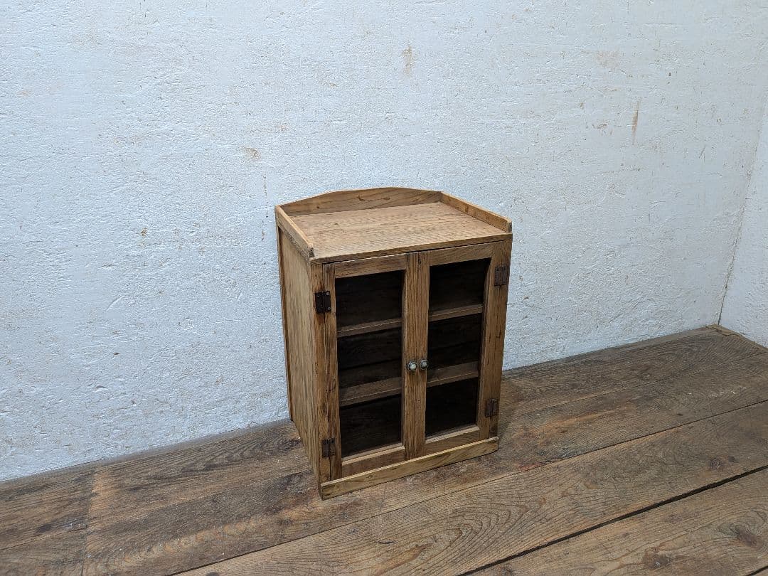1120 アンティーク　杉のガラスケース　飾り棚　収納棚　キャビネット　レトロ