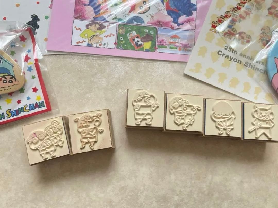クレヨンしんちゃん グッズ ポストカード 缶バッジ キーホルダー ポーチ