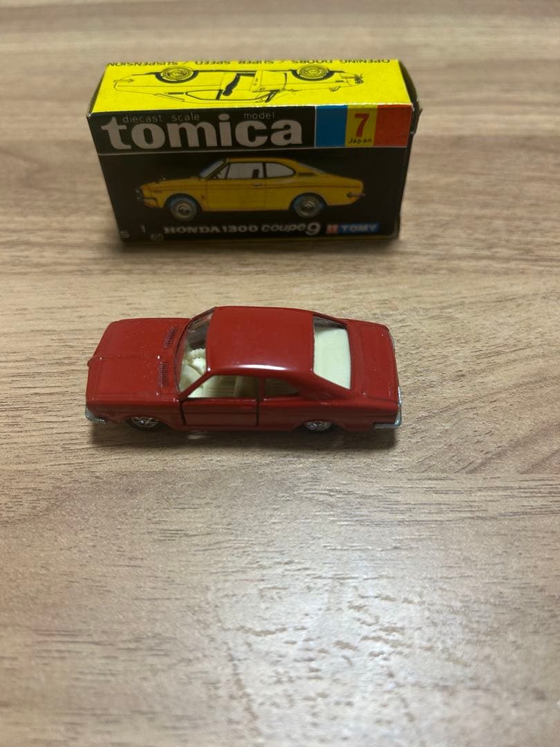 トミカ　黒箱 HONDA 1300 Coupe 赤