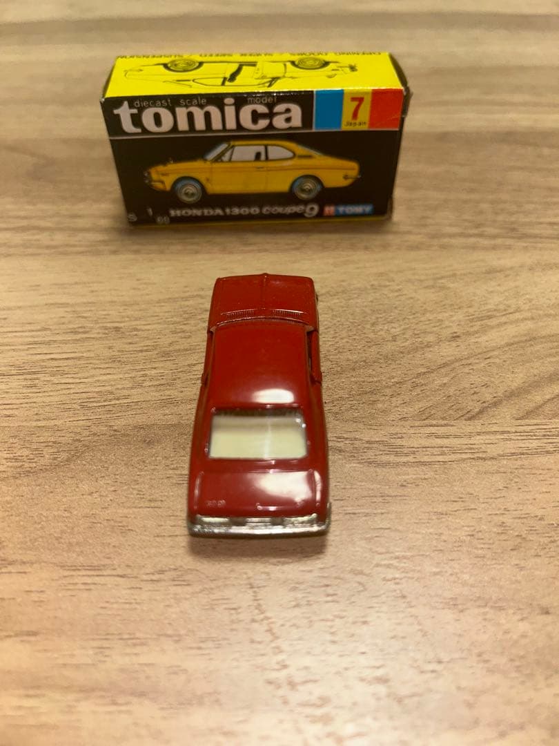 トミカ　黒箱 HONDA 1300 Coupe 赤