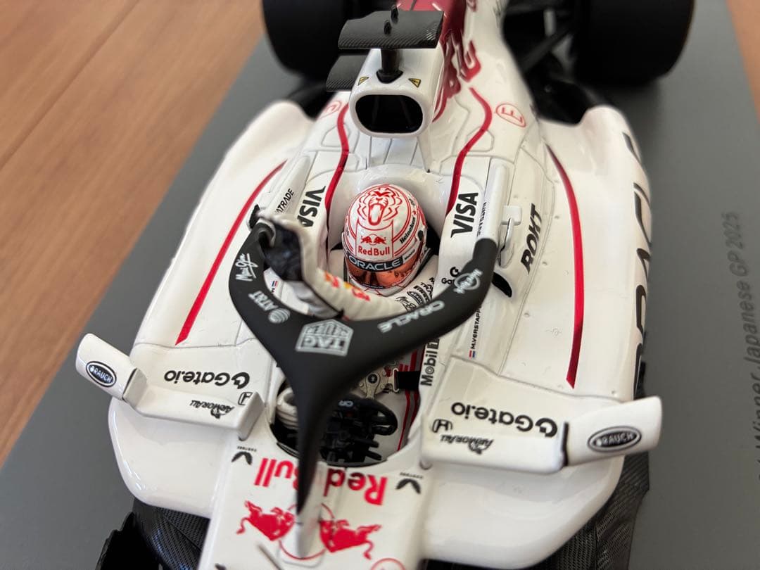 スパーク 1/18 レッドブRB21 2025日本GP M.フェルスタッペン