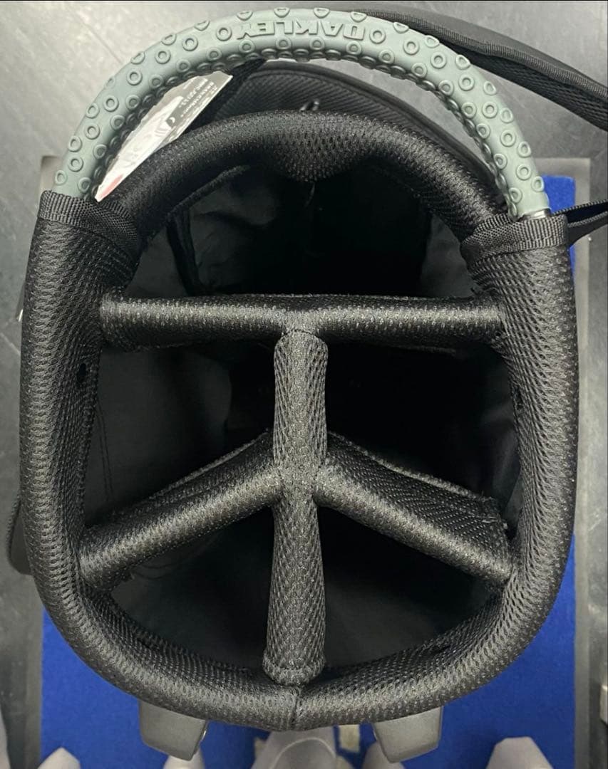 OAKLEY ブラック ゴルフバッグ スタンド式　練習場にて4回使用