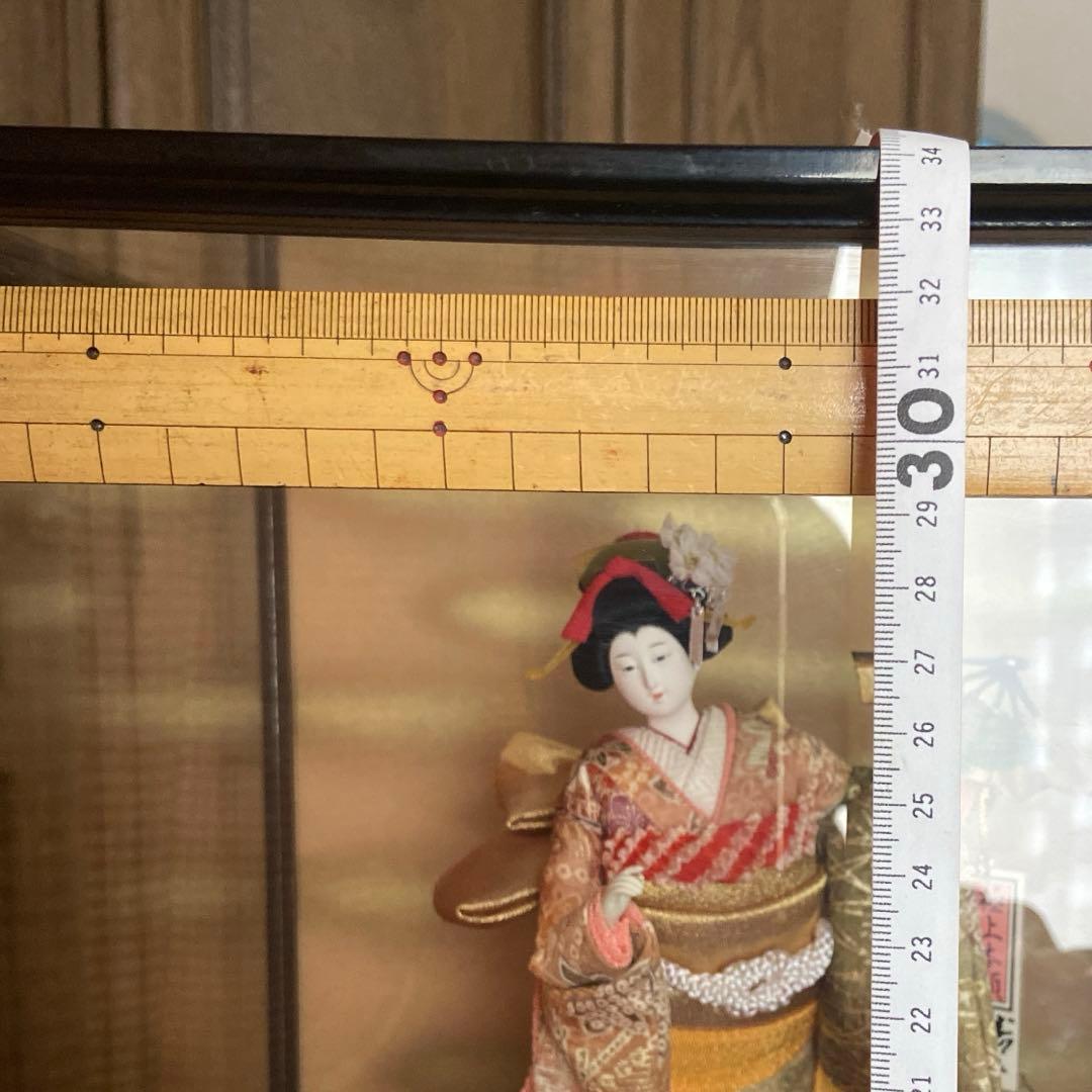 日本の伝統的な着物人形（ガラスケース入り）尾山人形 寿喜代作 慶祥 日本人形