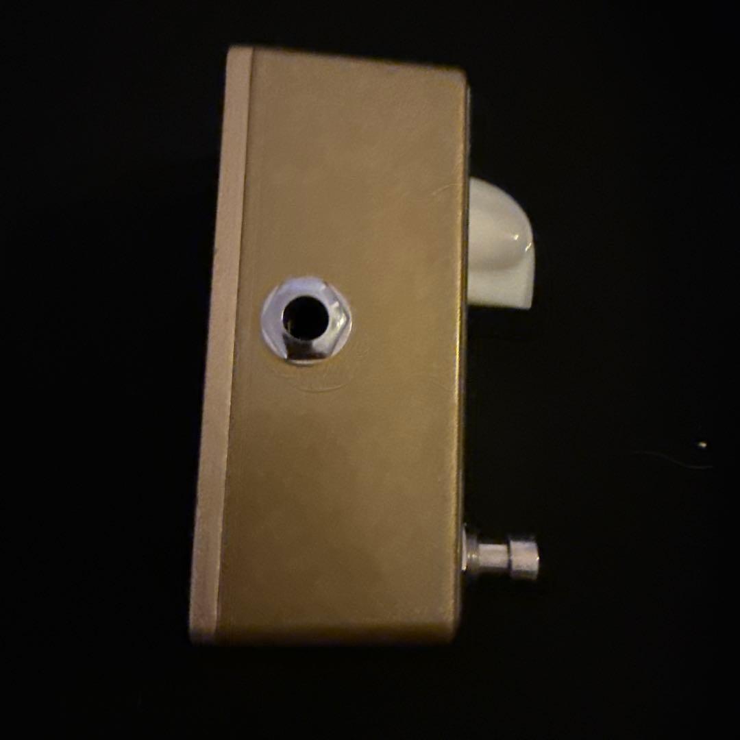 Boost エフェクター ホワイト/ゴールド