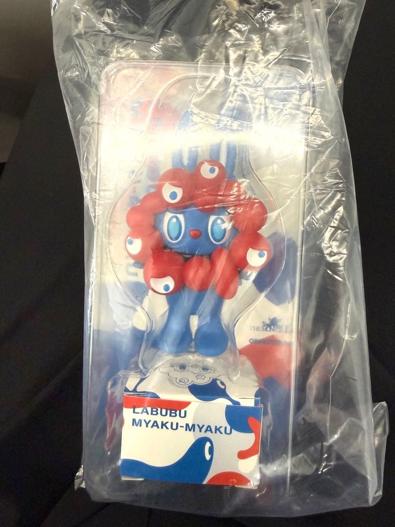 万博限定 LABUBU MYAKU-MYAKUストラップ付フィギュア