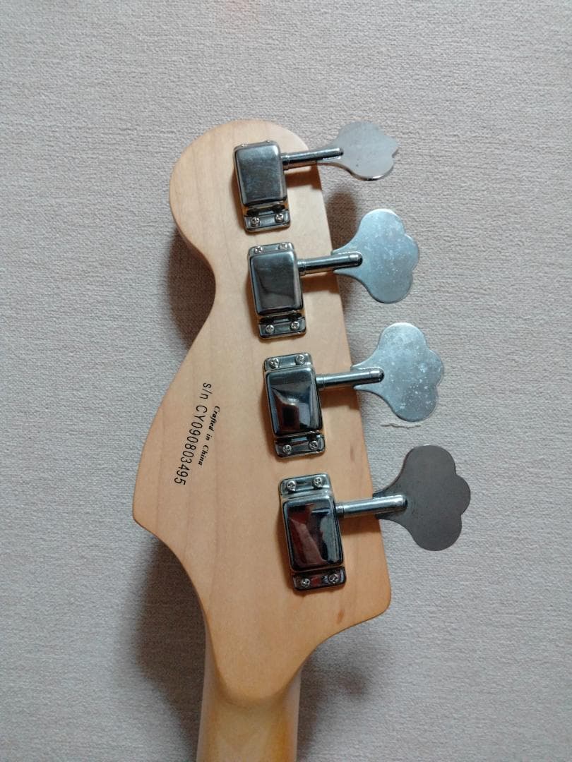 スクワイヤーSQUIERフェンダーfenderベース中古品ケース付き動作確認済み