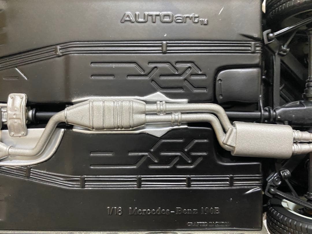 ミニカー AUTOart Mercedes-Benz 190E 1/18