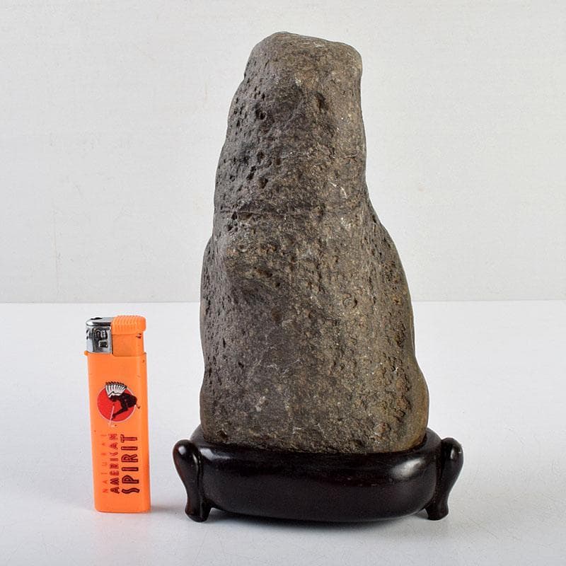 天然石　鑑賞石　太湖石　霊壁石　置物　重さ約1.8kg　唐木台付　N　9283