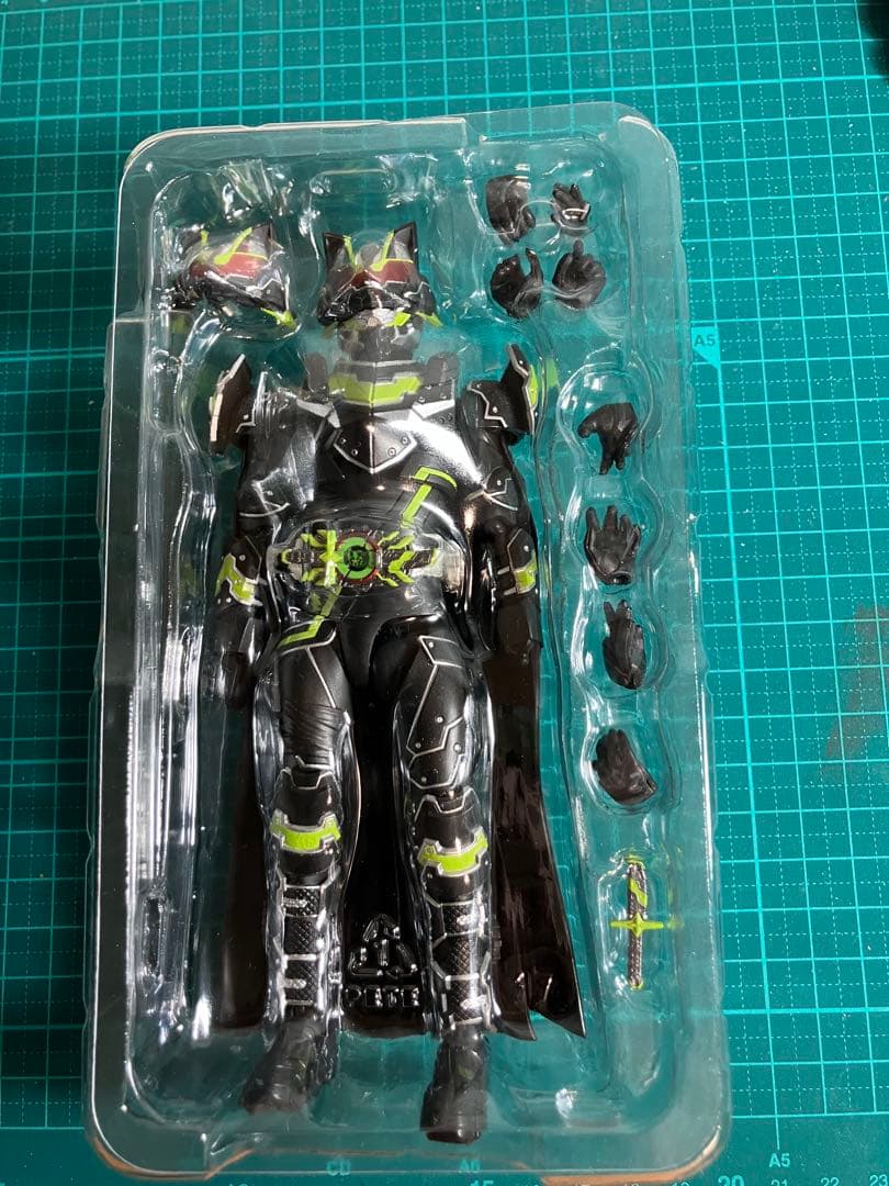 S.H.Figuarts フィギュアーツ　仮面ライダータイクーン　ブジンソード