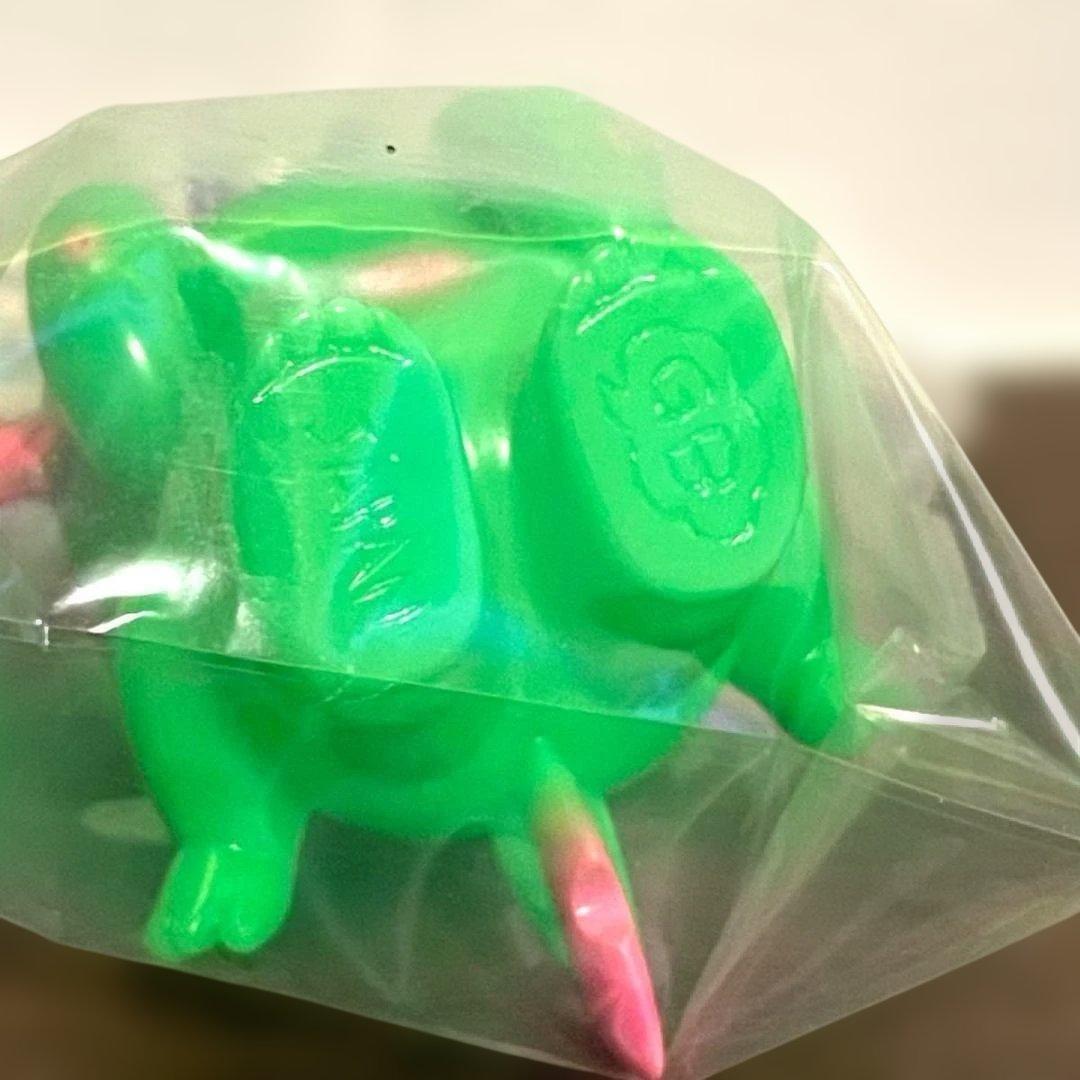 GRAPE BRAIN ロッキャクウーパー まかろに キウイ 蛍光グリーン成型