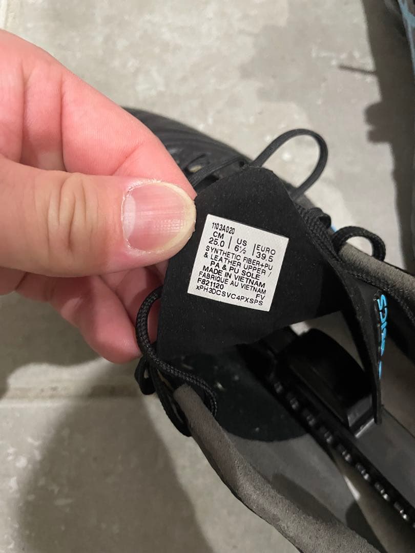 アシックス　ウルトレッツァAI