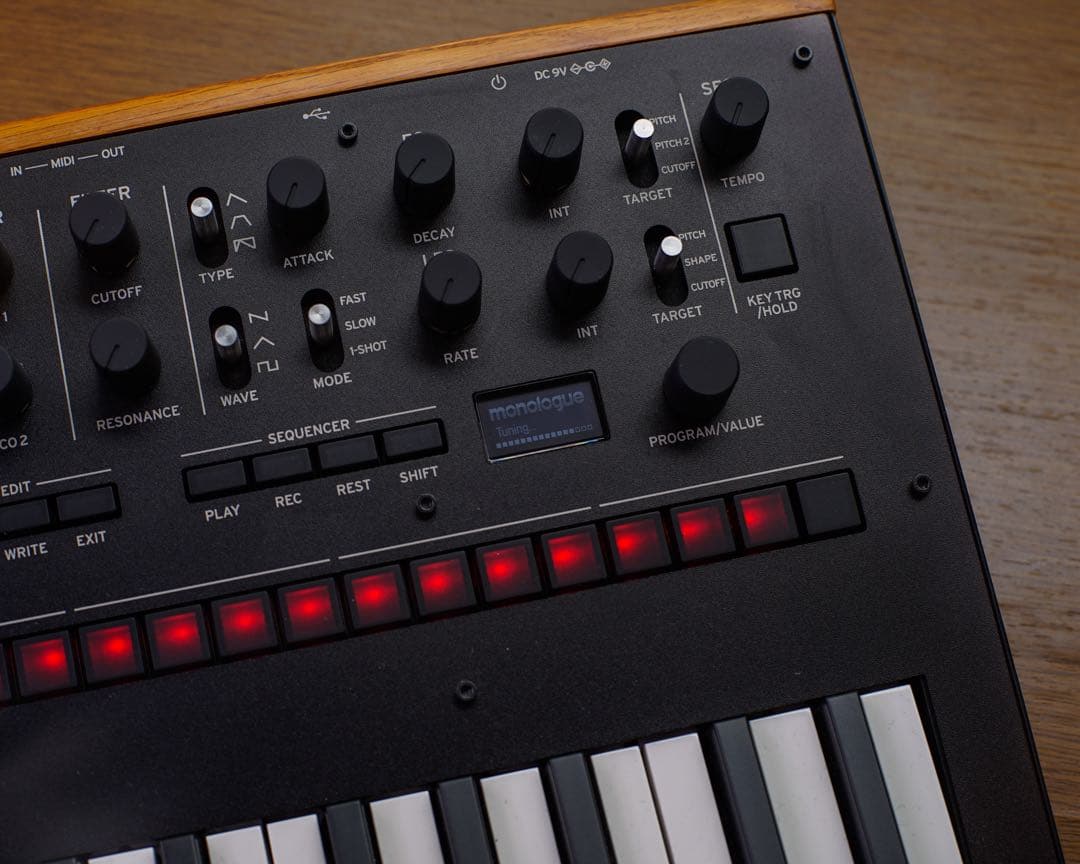 [値下げ]KORG コルグ Monologue シンセサイザー ツマミ新品交換済