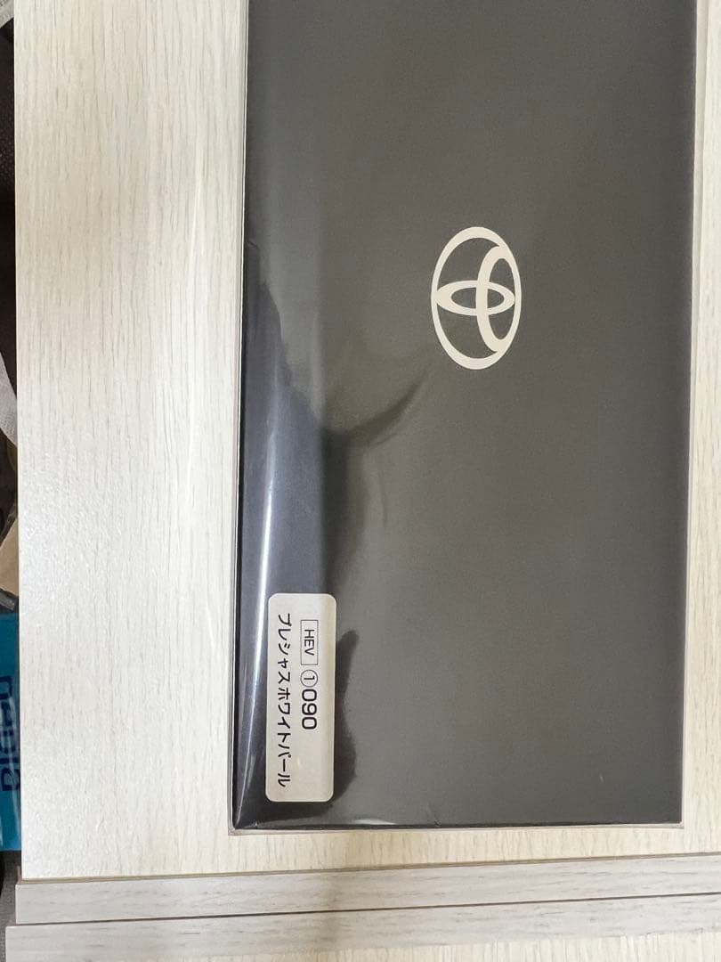 トヨタ　クラウン　HEV ミニカー　カラーサンプル プレシャスホワイトパール