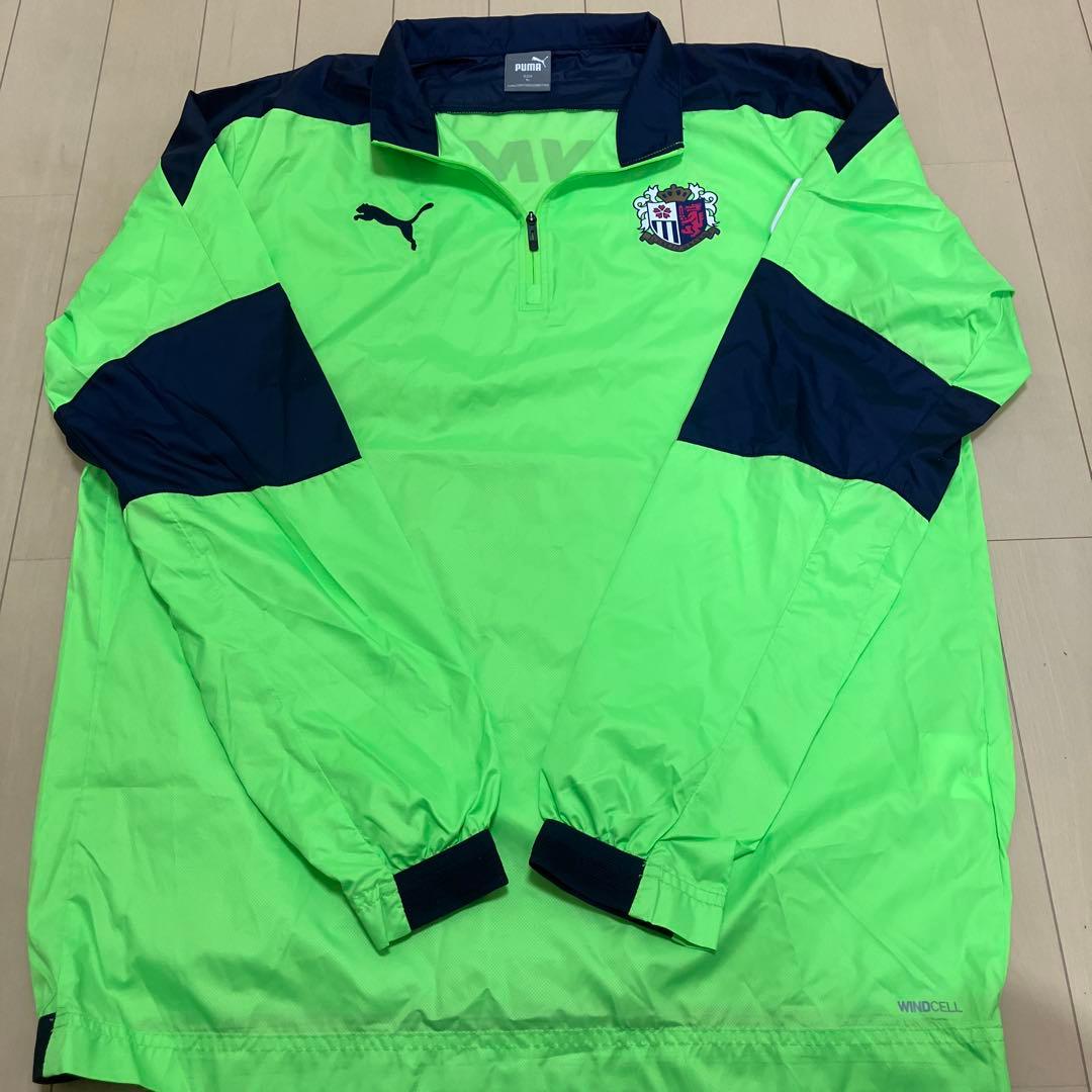 【未使用に近い】セレッソ大阪　PUMA 蛍光グリーン長袖シャツ ＆パンツセット