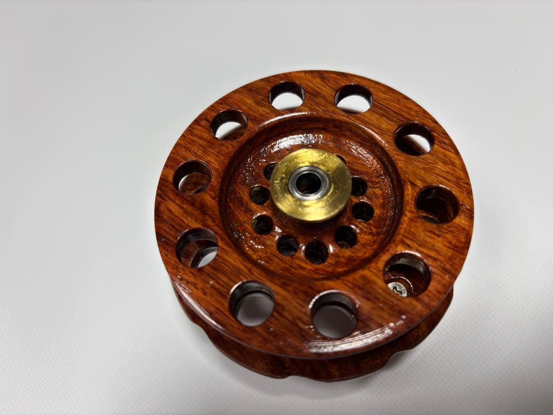 木製タイコリール（大倉屋　花梨 FPR-25スタンド）