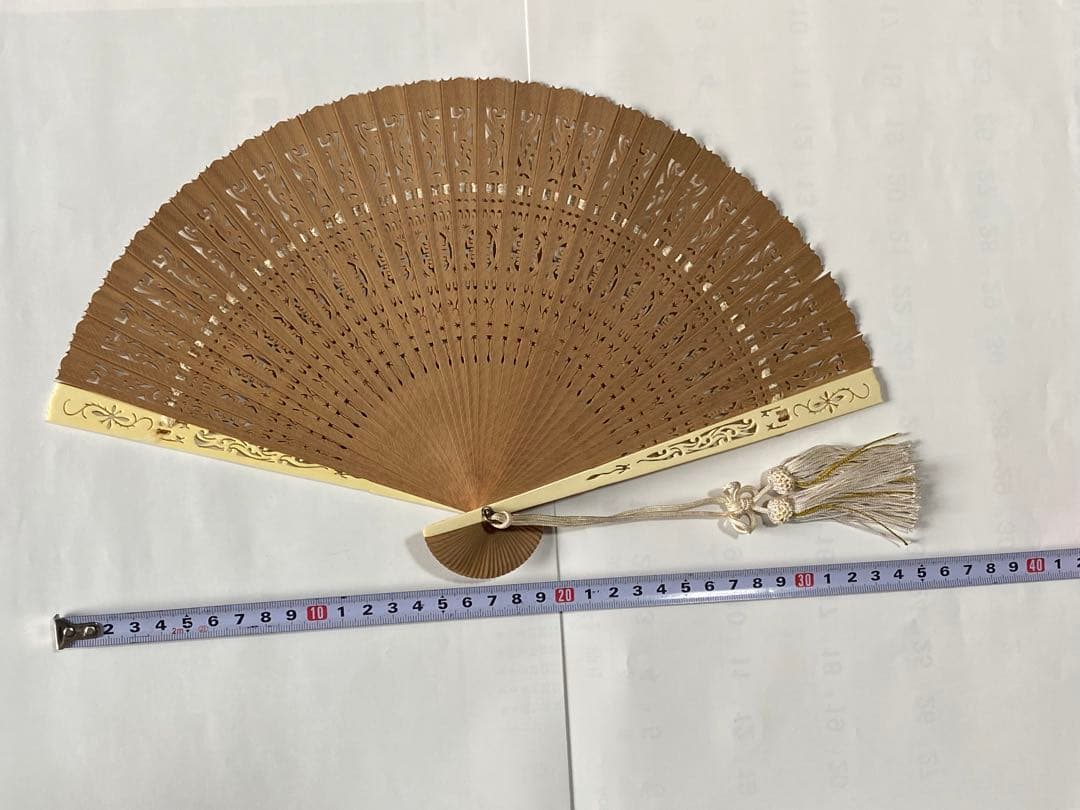 ♦️中国伝統工芸 透かし彫り 扇子 扇 骨？鯨歯？鹿角 置物 飾り 団扇 骨董品