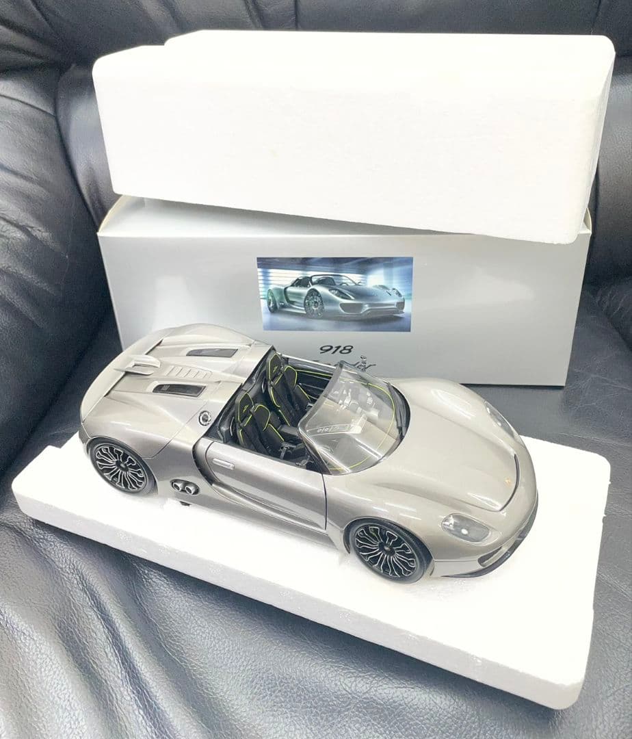 ポルシェ 918 スパイダー MINICHAMPS 1/18 リキッドメタル