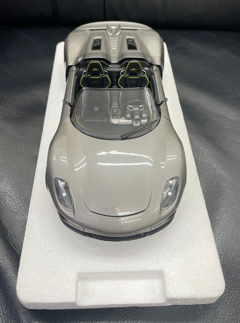 ポルシェ 918 スパイダー MINICHAMPS 1/18 リキッドメタル