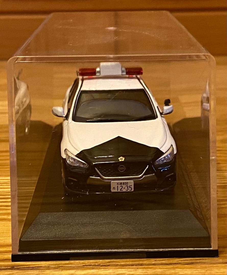 日産　スカイライン　GT (V37) 警察仕様 ミニカー