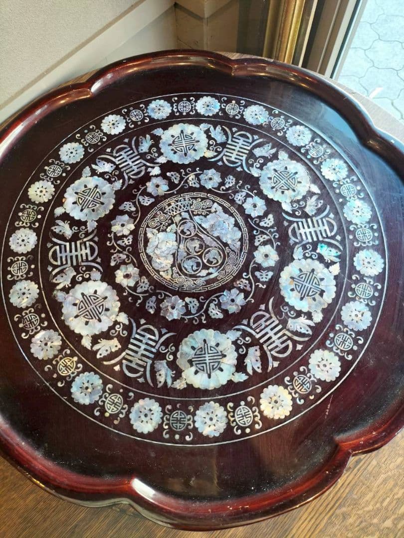 貝細工装飾の木製テーブル　御膳　螺鈿　使用感有