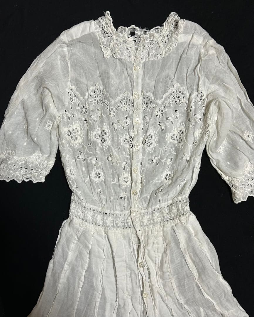 ヴィクトリアンレース刺繍ドレス