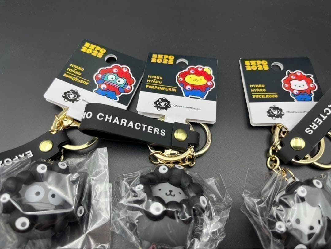 大阪万博　コンプリート７種　サンリオ　黒ミャクミャク 丁寧梱包　防水対応