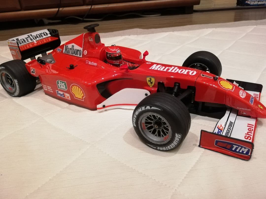 1/10 タミヤ F201 フェラーリ F2001 メカ付き M.シューマッハ
