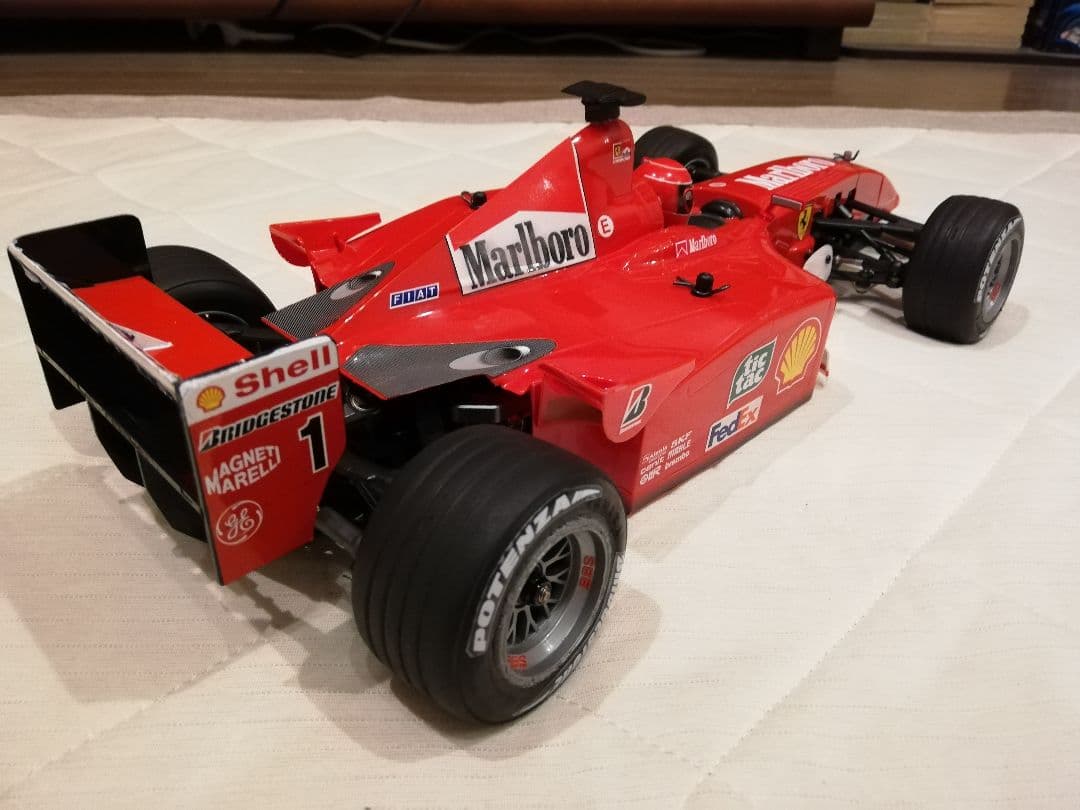 1/10 タミヤ F201 フェラーリ F2001 メカ付き M.シューマッハ