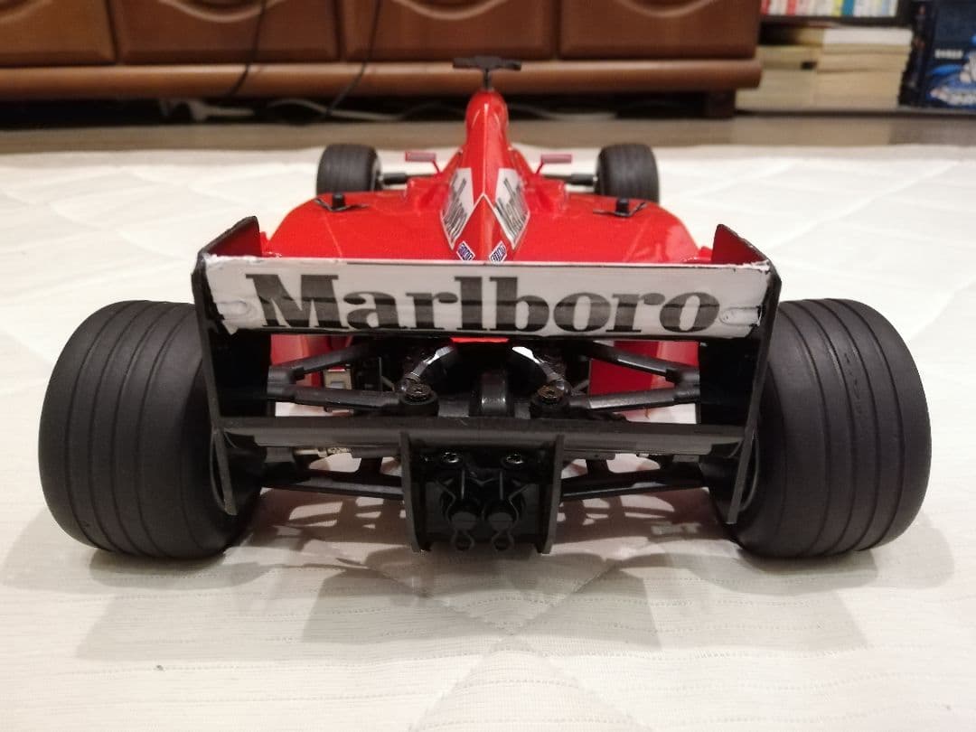 1/10 タミヤ F201 フェラーリ F2001 メカ付き M.シューマッハ