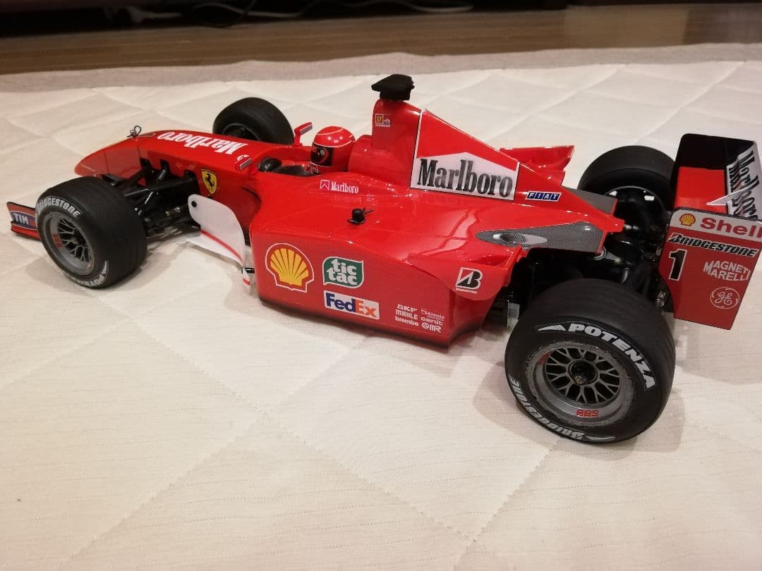 1/10 タミヤ F201 フェラーリ F2001 メカ付き M.シューマッハ