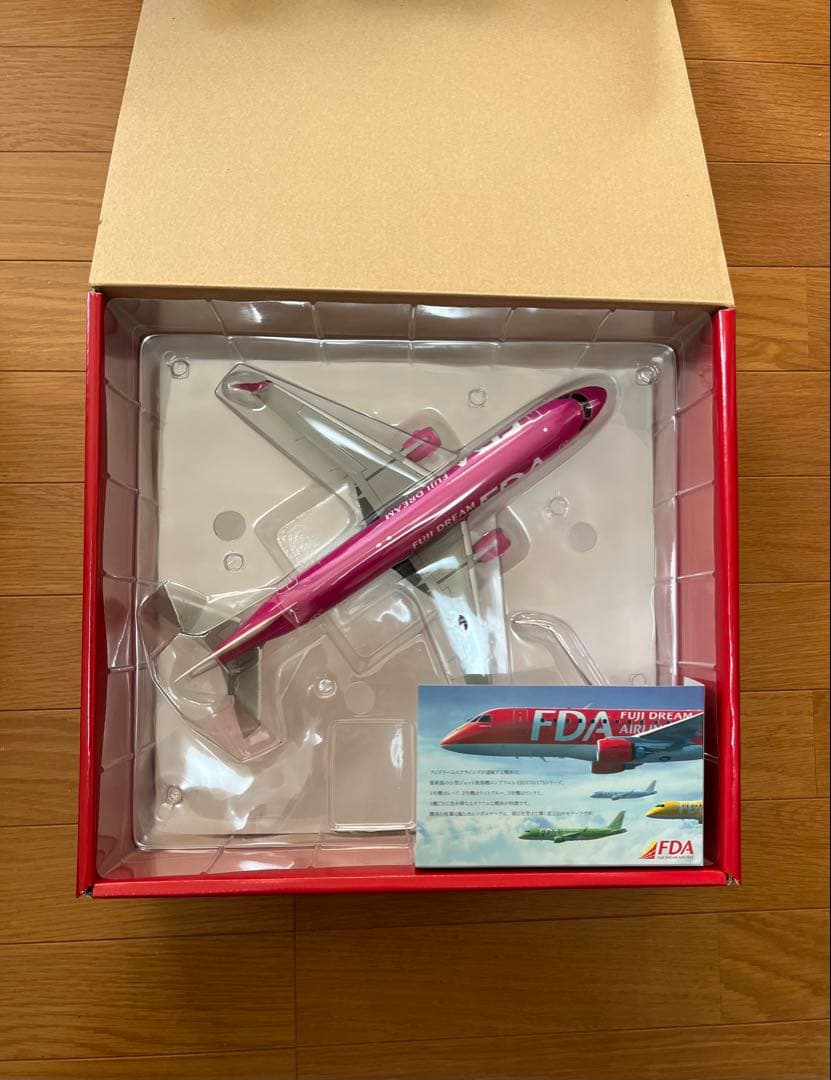 FDA EMBRAER 175 1/100 エアクラフトモデル　ローズピンク