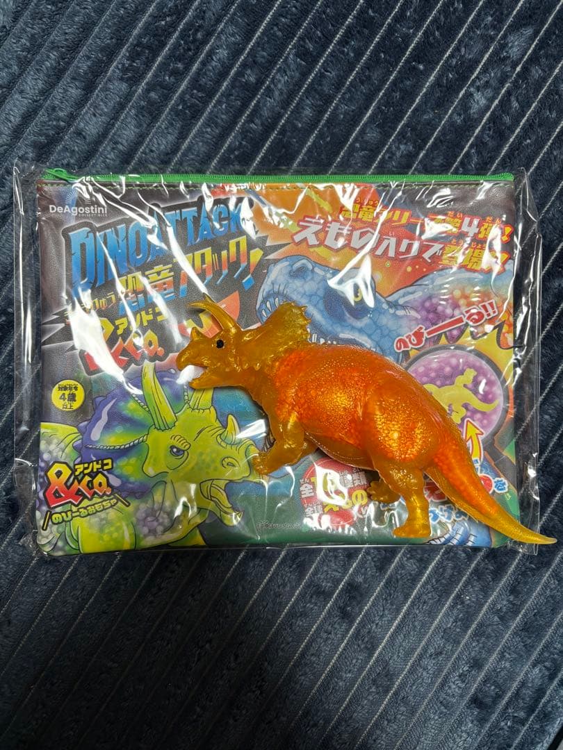 アンドコ　恐竜アタック　限定品　トリケラトプス　ポーチ