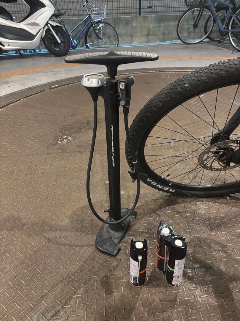 マウンテンバイク Ｔaloh2空気入れ、ヘルメット等付き