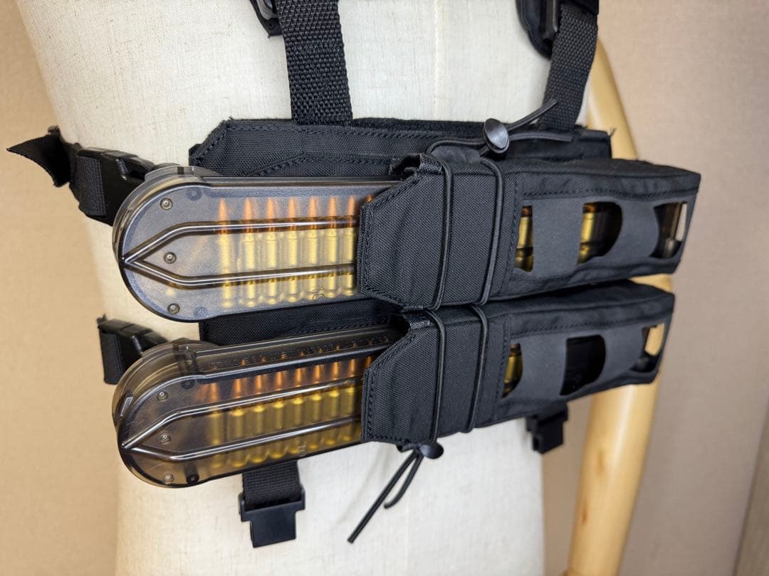 【オーダー品】P90 マガジン用 チェストリグ 黒 マガジン２本付き