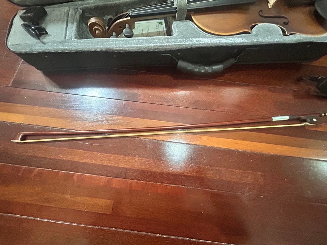 バイオリン 本体 ケース、肩当て、笛、チューナー(バッテリーは切れてます)