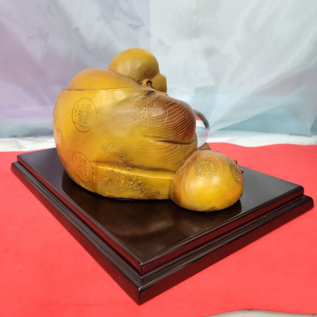 木彫り　笑仏　ガラス玉　台座付