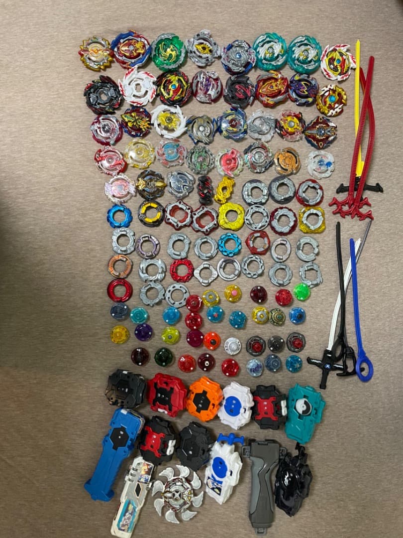 ベイブレードバースト　まとめ売り　値引き交渉も常識の範囲内なら受け付けます！