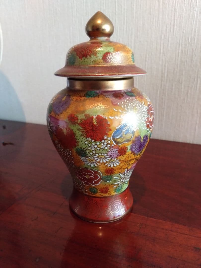 時代物　 薩摩焼 丸十字 金彩色絵花詰文有蓋壷